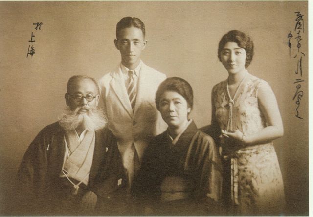 4-18、照片：梅屋莊吉一家在上海的合影.jpg