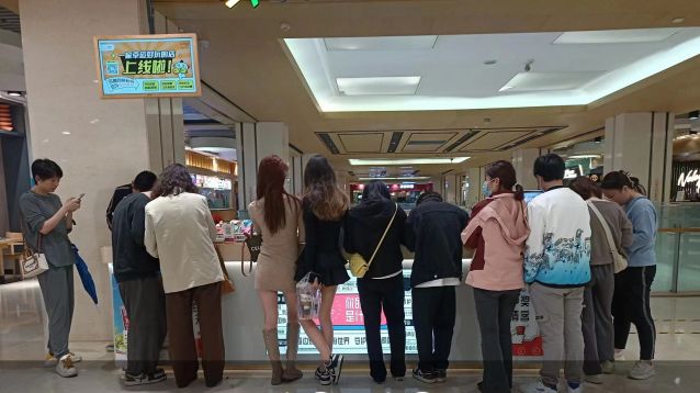 2023.4.3-打卡“體彩網紅店” 中山購彩者喜中頂呱刮25萬元 (2).jpg