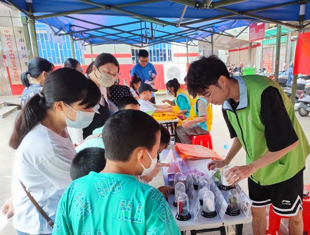 三鄉(xiāng)鎮(zhèn)開(kāi)展“親子游園樂(lè)融融，大手小手齊禁毒“宣傳活動(dòng)圖片2.jpg