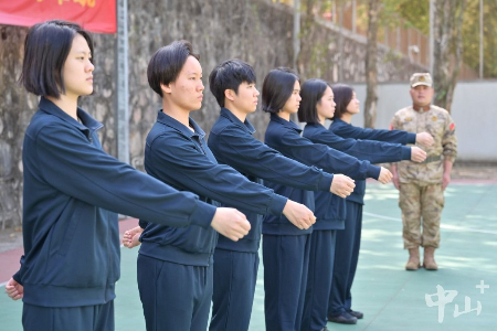 中山召開2025年上半年女兵審批定兵會(huì)議，多名新兵光榮入伍